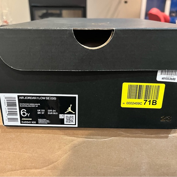 Air Jordan 1 Low SE Pastel Grind Vivid Green GS 6Y/ 7.5W - Picture 5 of 6